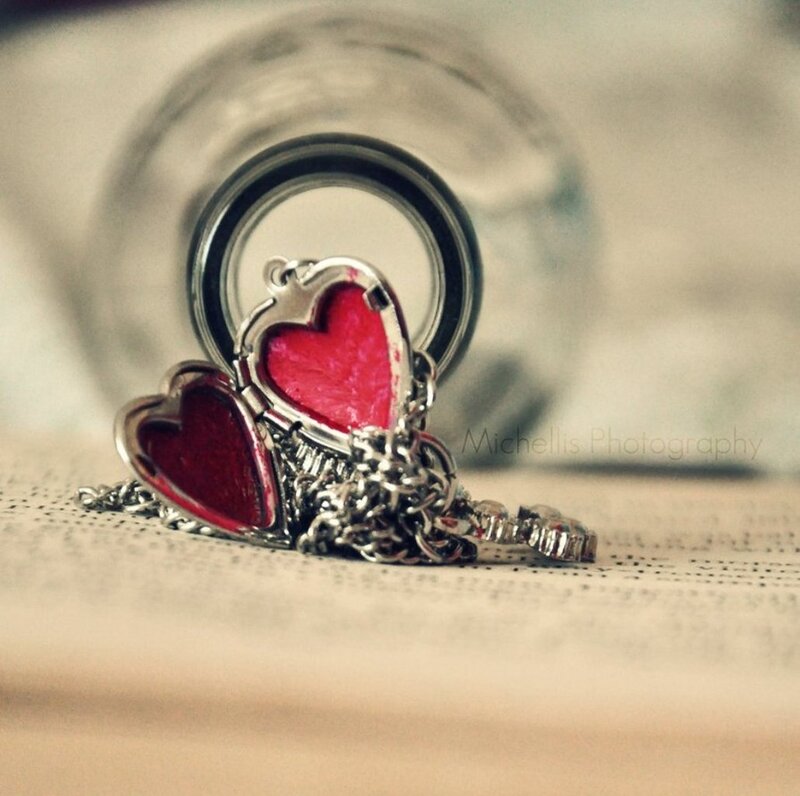 Heart-shaped Locket — Red, Sentimental