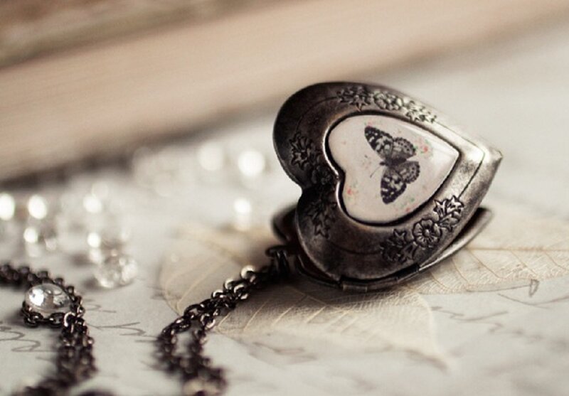 Heart-shaped Locket — Silver, Nostalgic