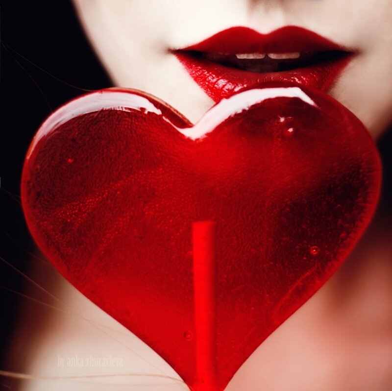 Heart-shaped Lollipop — Red, Dramatic