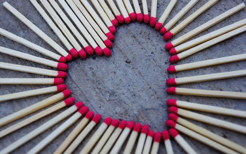 Heart-shaped Matchsticks — Red, Calm
