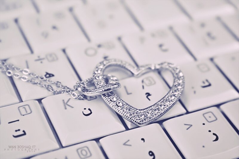 Heart-shaped Necklace — White, Calm