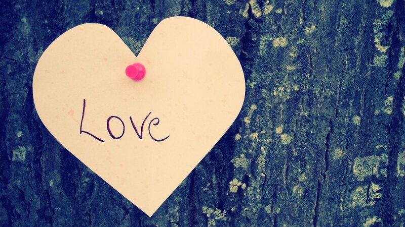 Heart-shaped Note on Tree — Beige