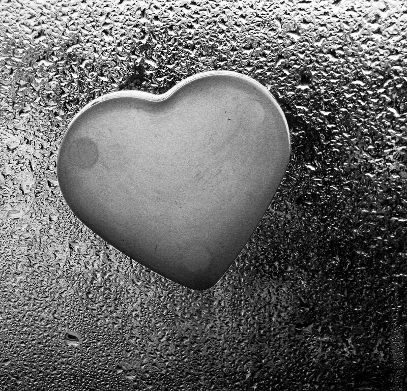 Heart-shaped Object — Black