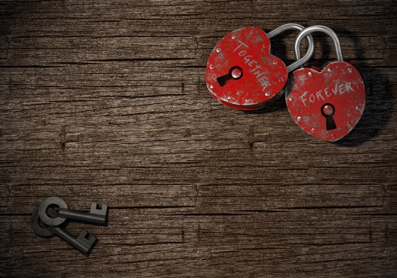 Heart-shaped Padlocks — Red