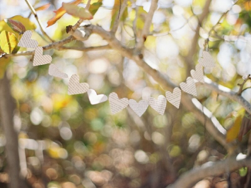 Heart-shaped Paper Garland — White
