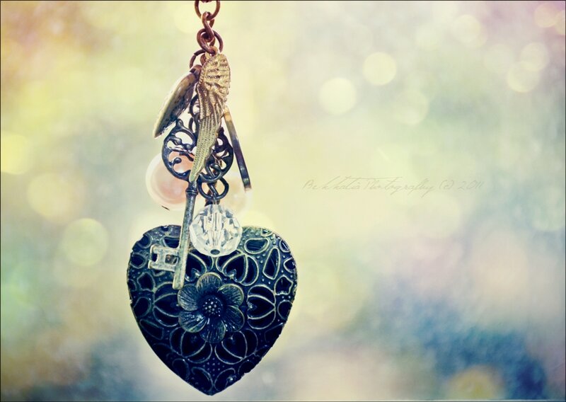 Heart-shaped Pendant — Black, Dreamy