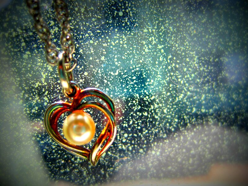Heart-shaped Pendant — Gold, Dreamy