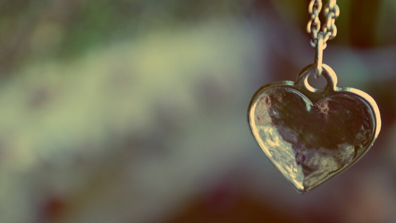 Heart-shaped Pendant — Gold, Nostalgic