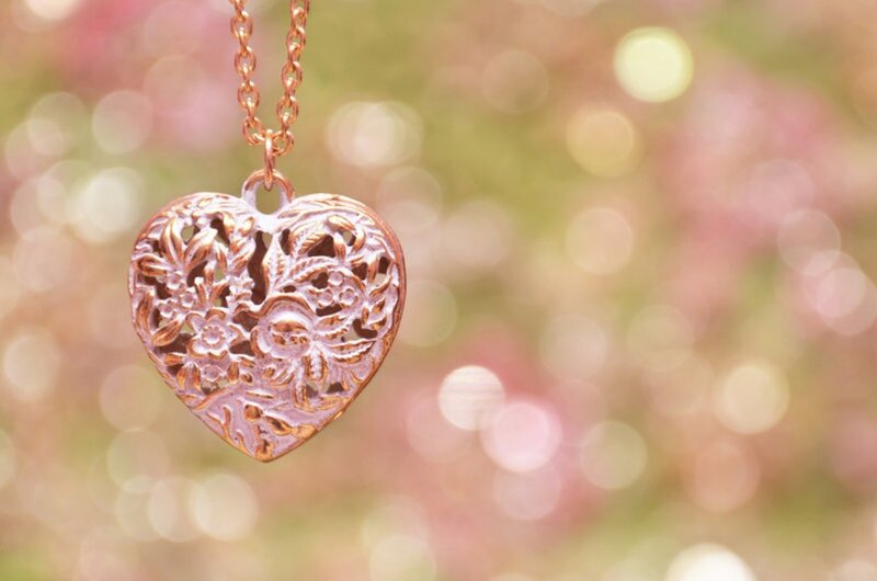 Heart-shaped Pendant — Gold, Serene