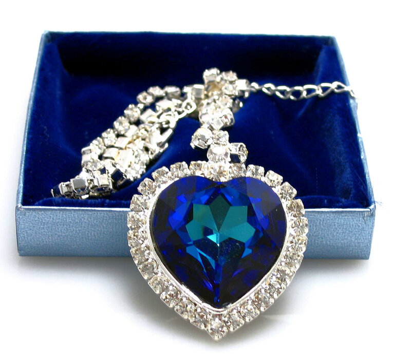 Heart-shaped Pendant Necklace — Blue