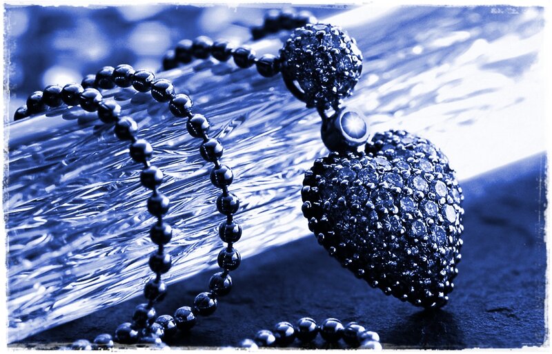 Heart-shaped Pendant Necklace
