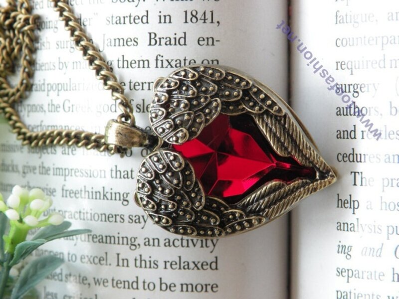 Heart-shaped Pendant — Red, Calm