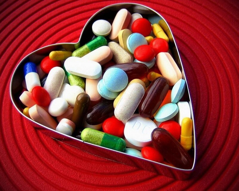 Heart-shaped Pill Container — Red, Clinical