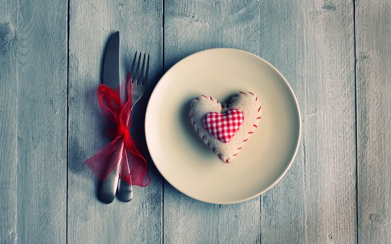 Heart-shaped Pillow on Plate — Blue