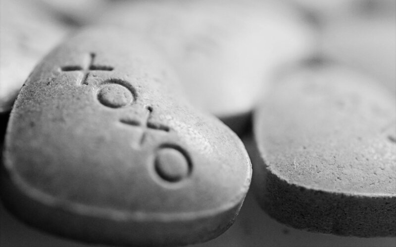 Heart-shaped Pills — Black