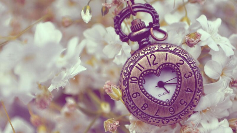 Heart-shaped Pocket Watch — White, Serene, Spring