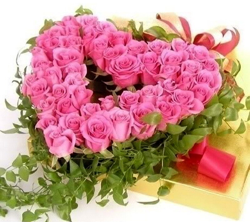 Heart-shaped Rose Arrangement — Pink, Romantic