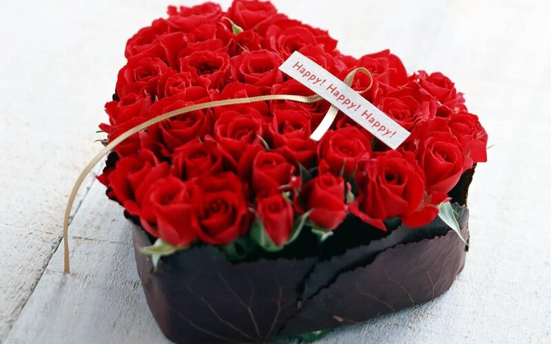 Heart-shaped Rose Arrangement — Red, Festive