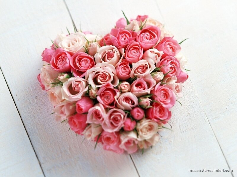 heart-shaped rose bouquet