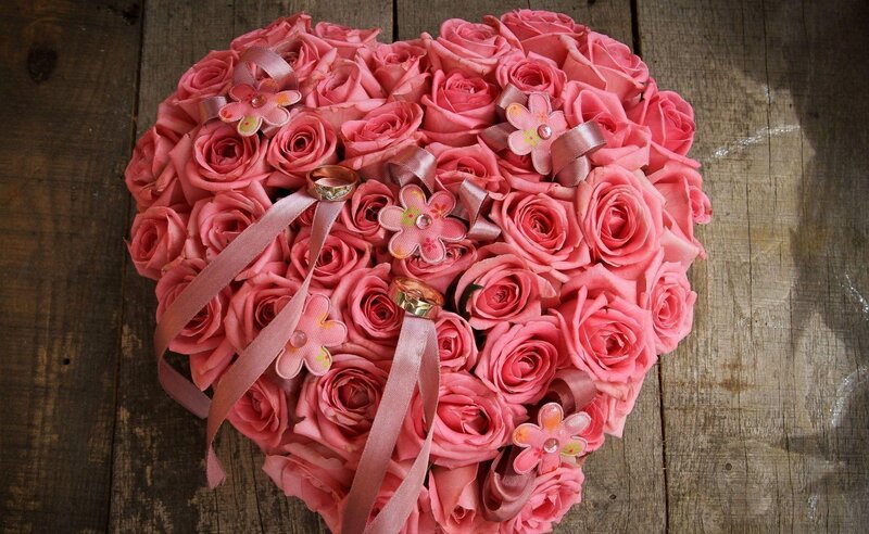 heart-shaped rose bouquet