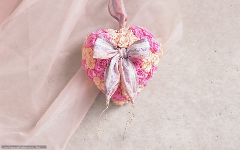 heart-shaped rose bouquet