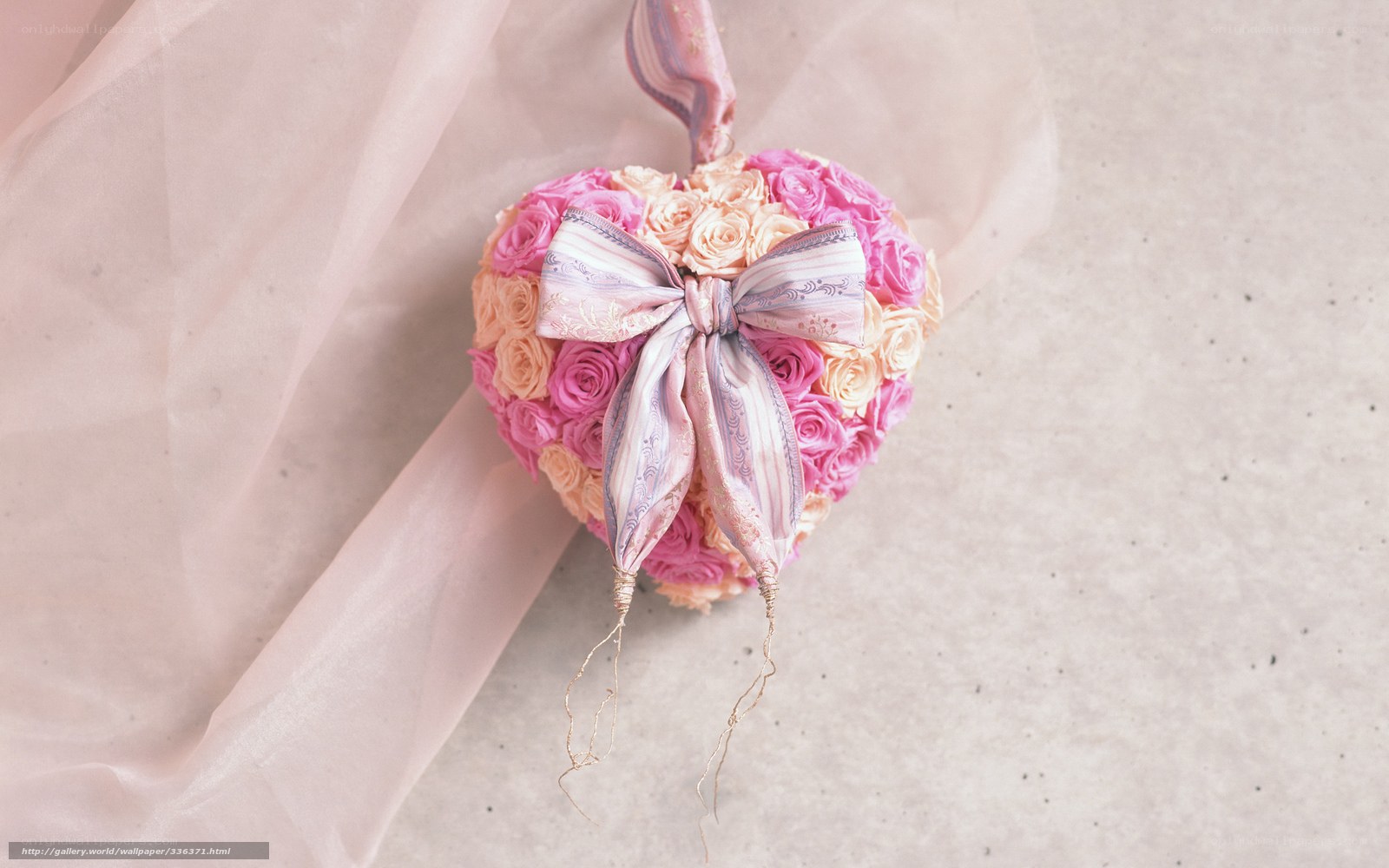 heart-shaped rose bouquet