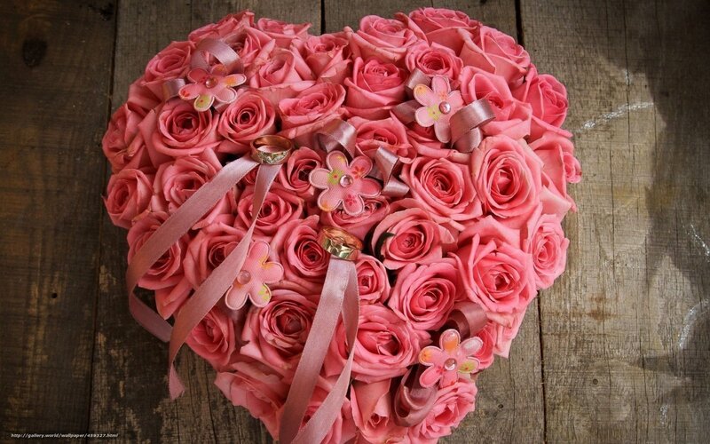 heart-shaped rose bouquet