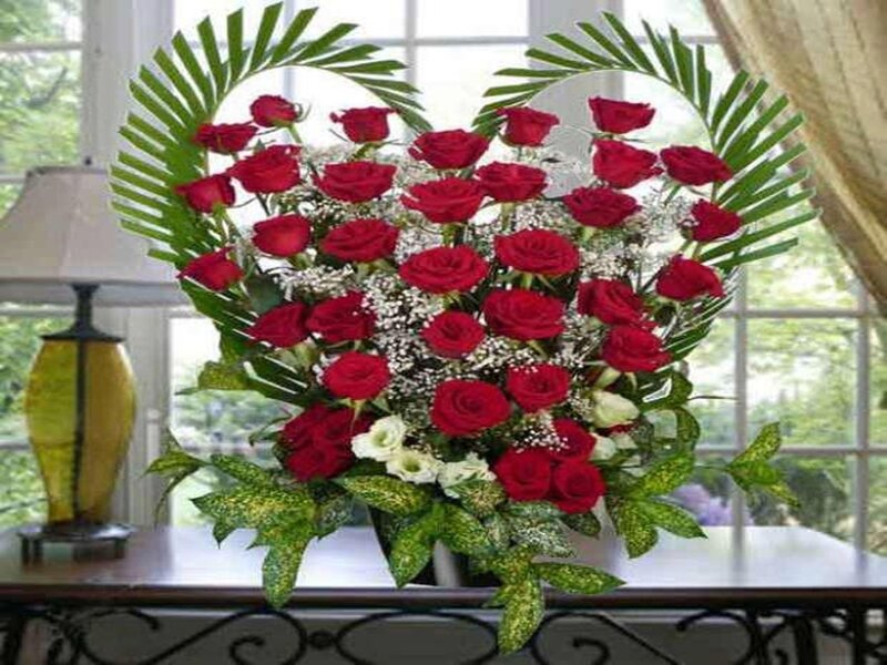 Heart-shaped Rose Bouquet — Red, Calm