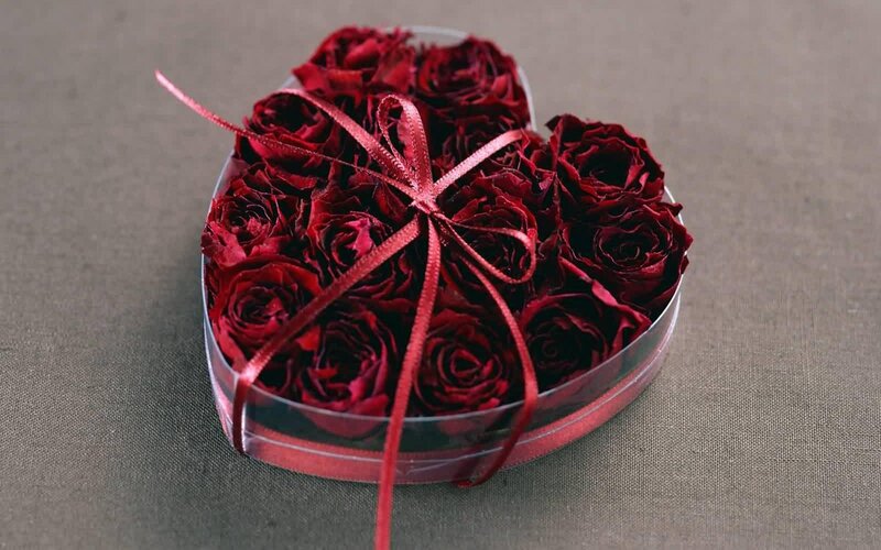 heart-shaped rose box