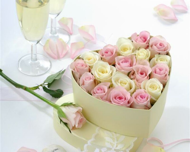 Heart-shaped Rose Box — Pink, Romantic