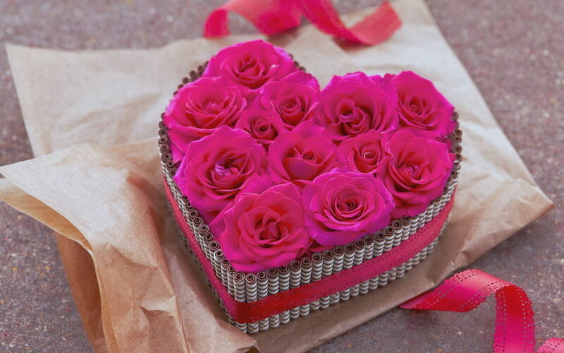 Heart-shaped Rose Box — Pink