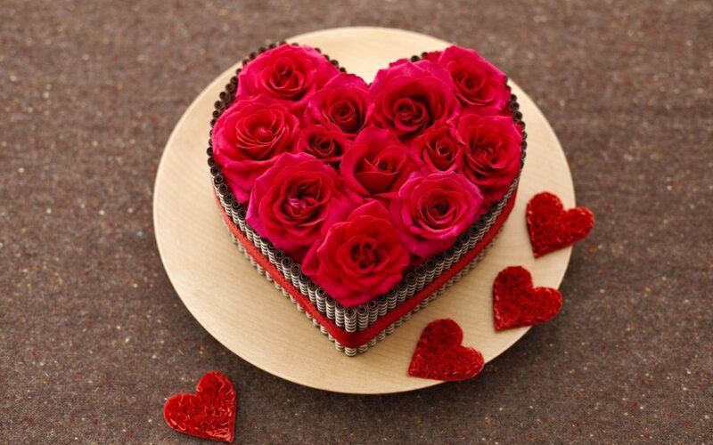 Heart-shaped Rose Cake — Red, Romantic