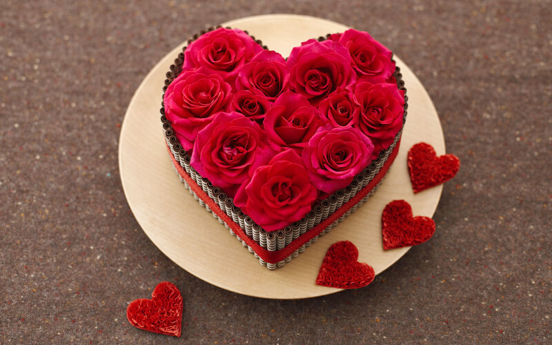 Heart-shaped Rose Cake — Red