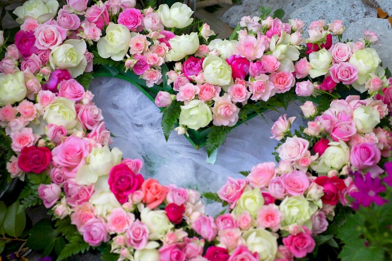 Heart-shaped Rose Wreath — Pink, Solemn