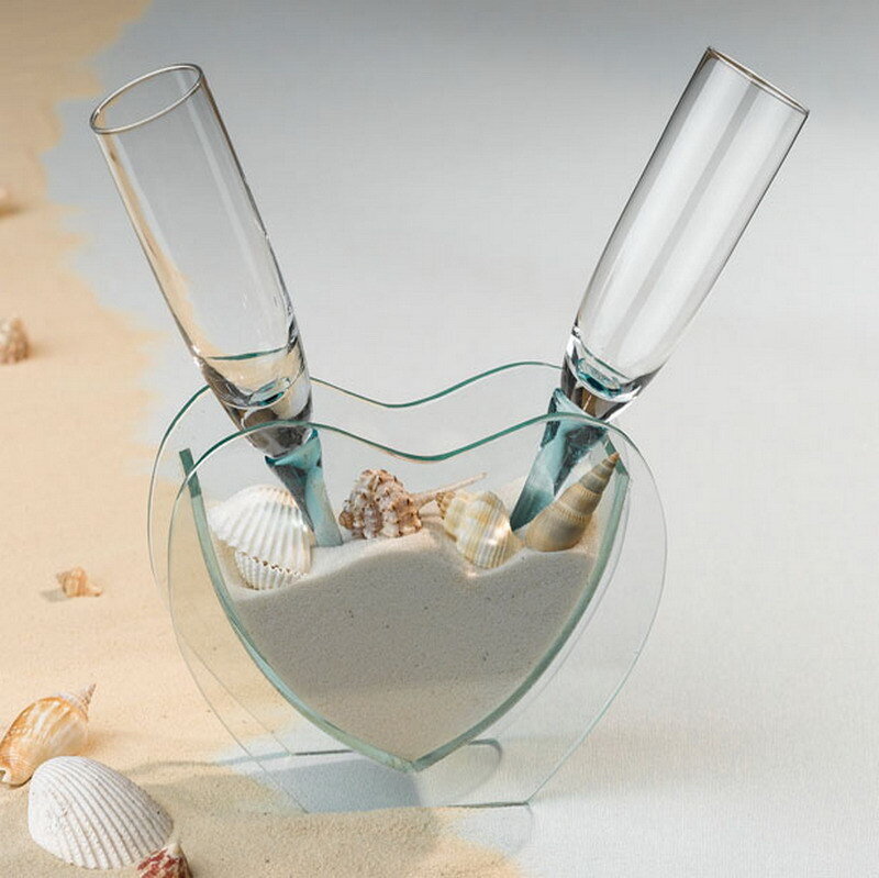 heart-shaped sand vase with champagne flutes