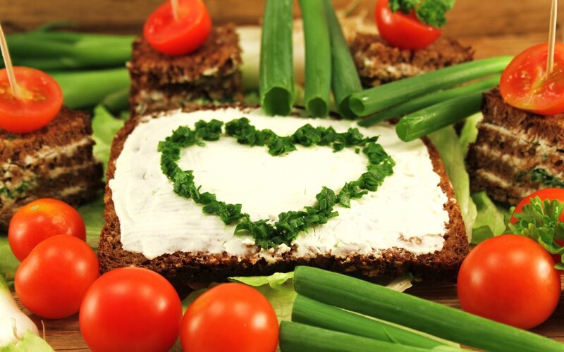 heart-shaped sandwich with vegetables