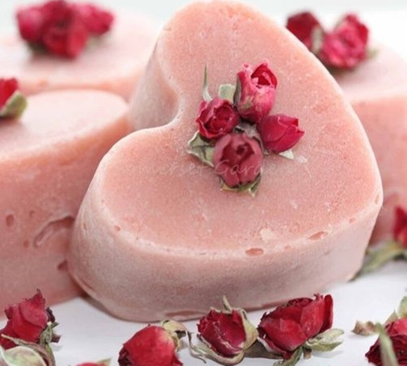 Heart-shaped Soap with Roses — Pink