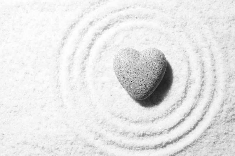 Heart-shaped Stone — Black, Serene