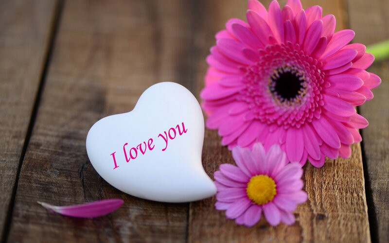 Heart-shaped Stone with Flowers — Pink
