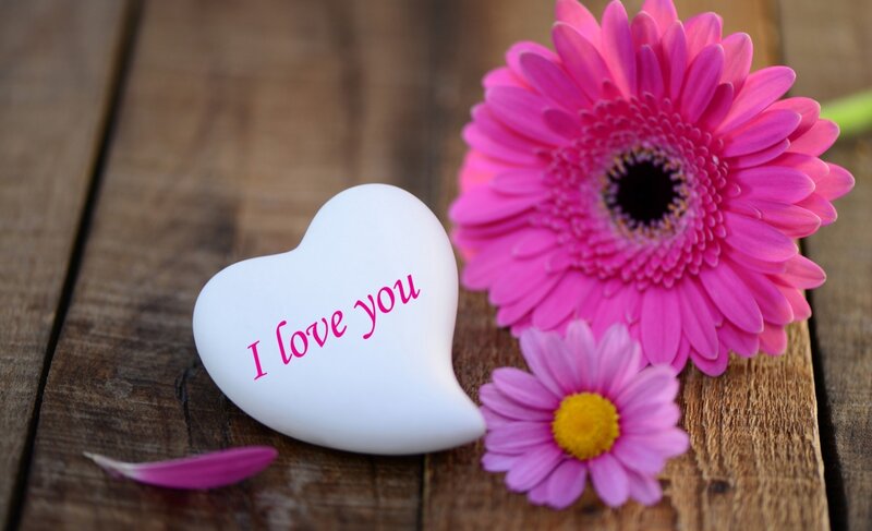 Heart-shaped Stone with Flowers — White