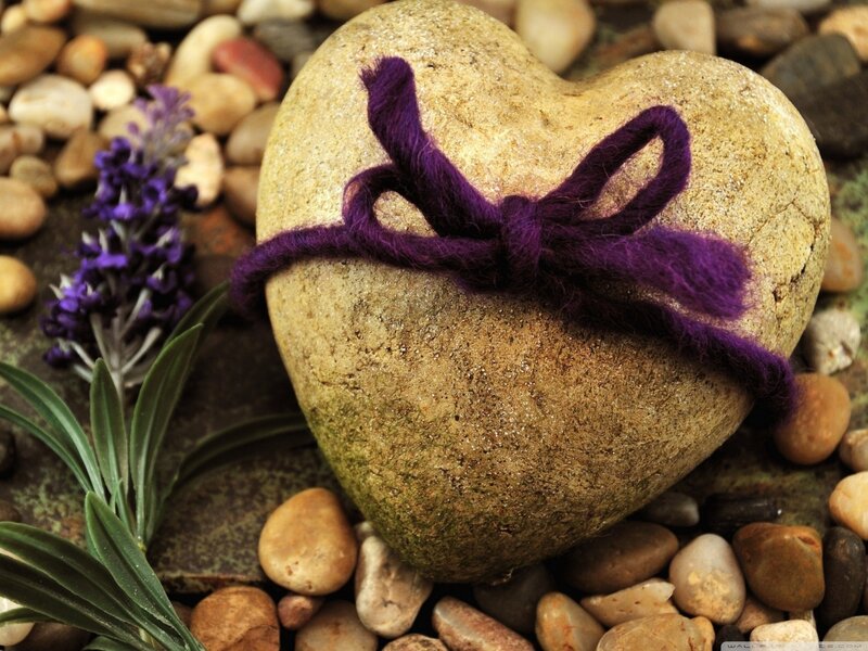 Heart-shaped Stone with Ribbon — Purple, Serene