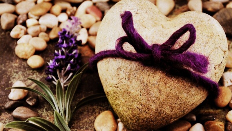 Heart-shaped Stone with Ribbon — Purple