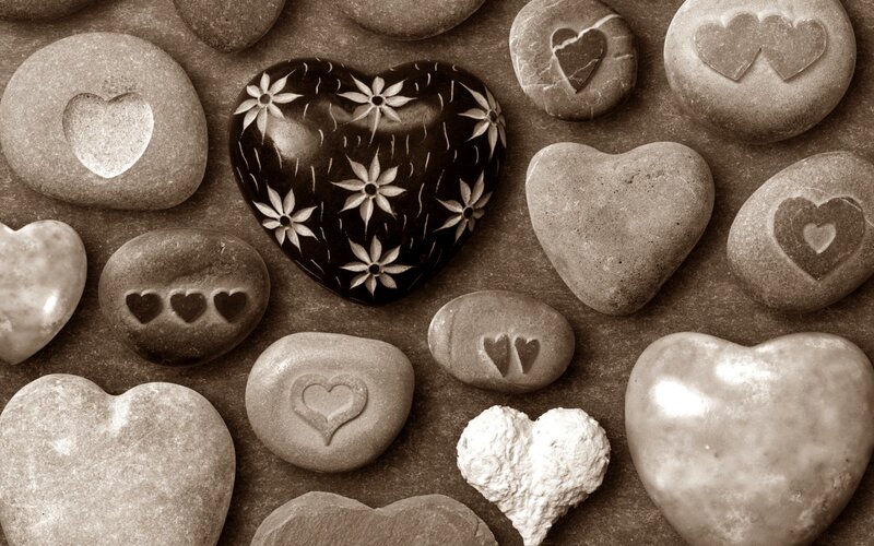 Heart-shaped Stones — Brown