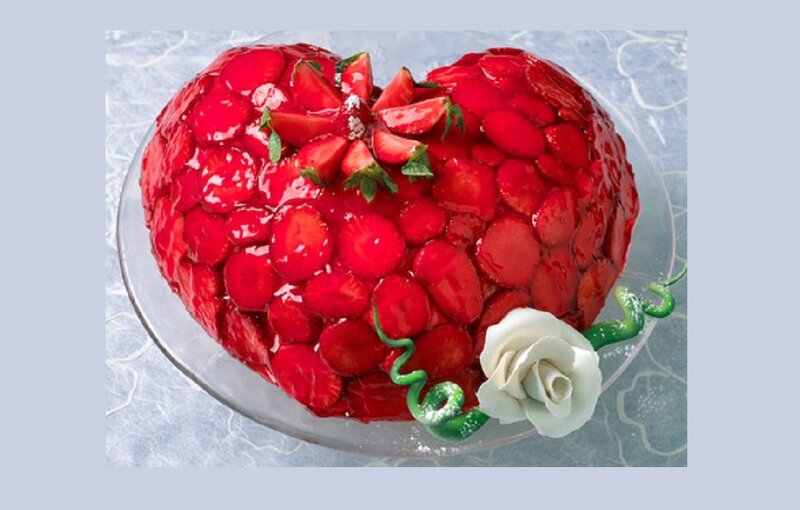 Heart-shaped Strawberry Cake — Red