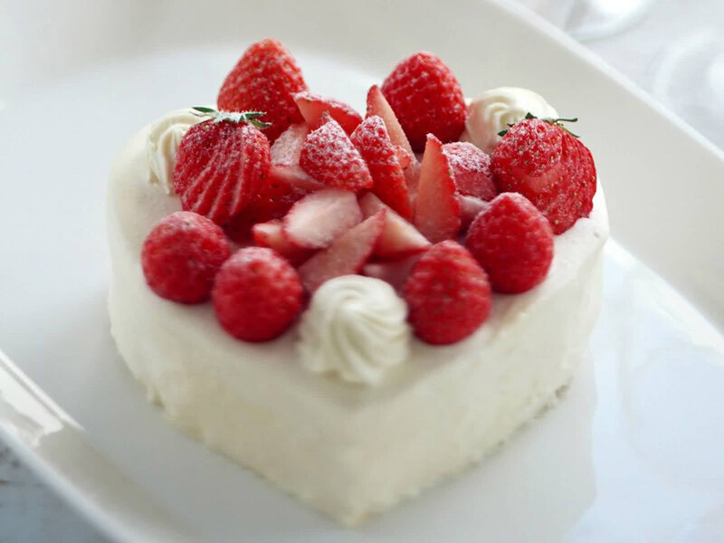 Heart-shaped Strawberry Cake — White