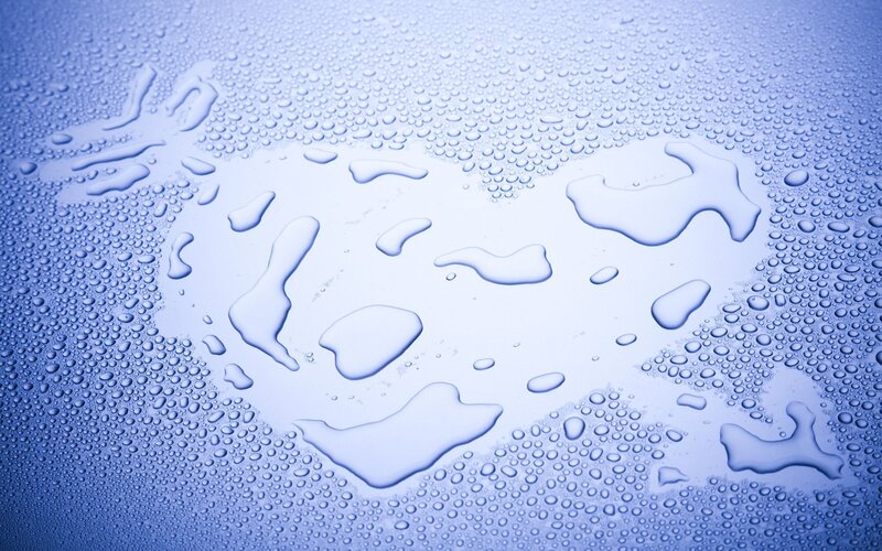 Heart-shaped Water Droplet — Blue, Calm