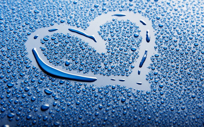 Heart-shaped Water Droplets — Blue, Calm