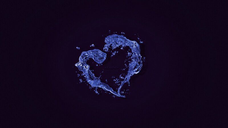 Heart-shaped Water Splash — Blue, Dramatic