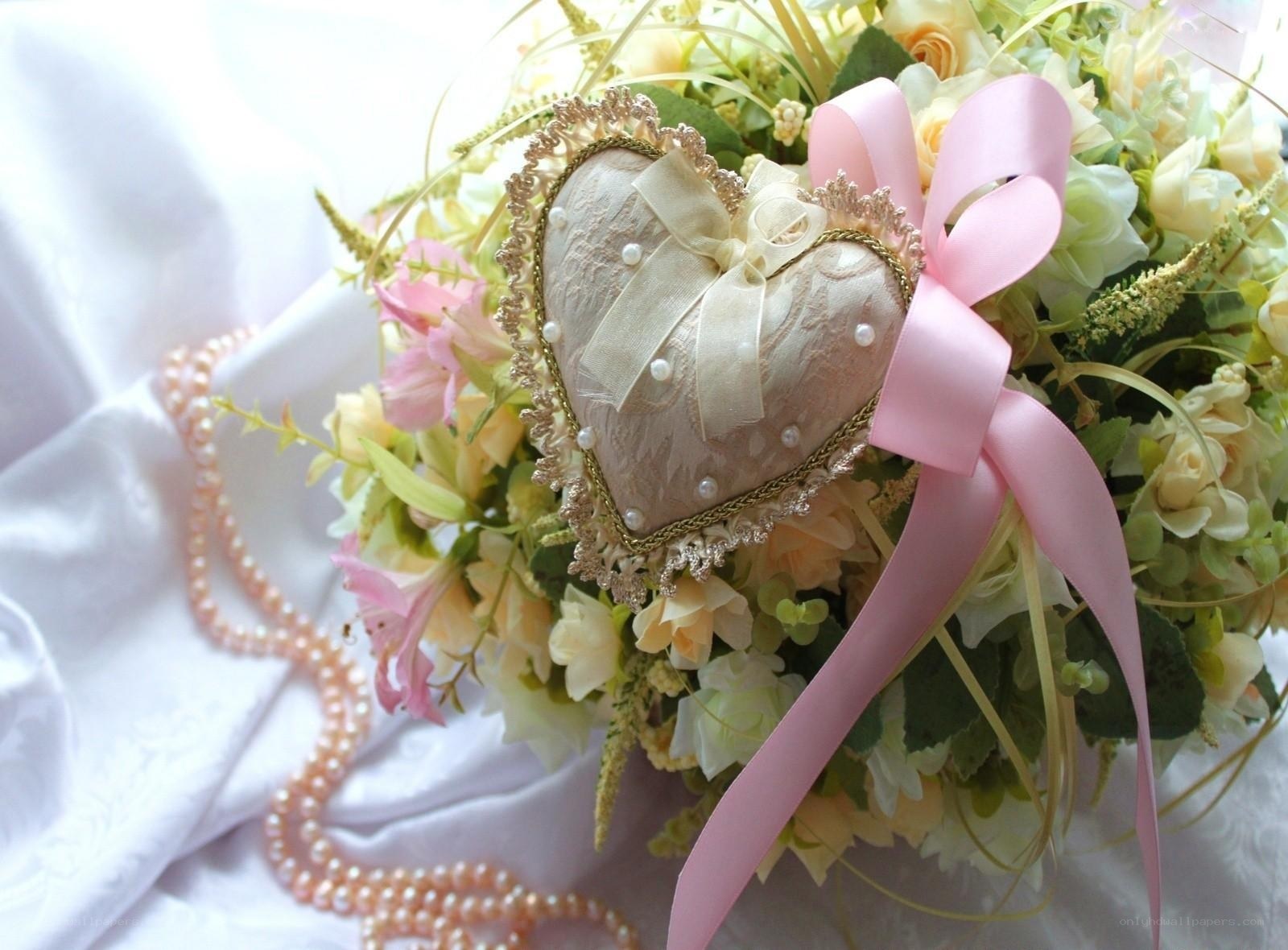 heart-shaped wedding decoration