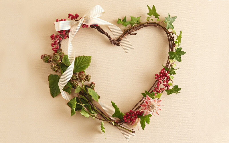 Heart-shaped Wreath — Beige